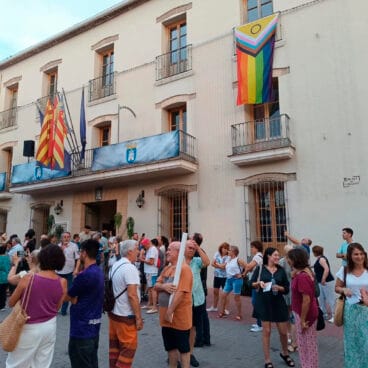 Vecinos y vecinas de Ondara contra el ataque homófobo