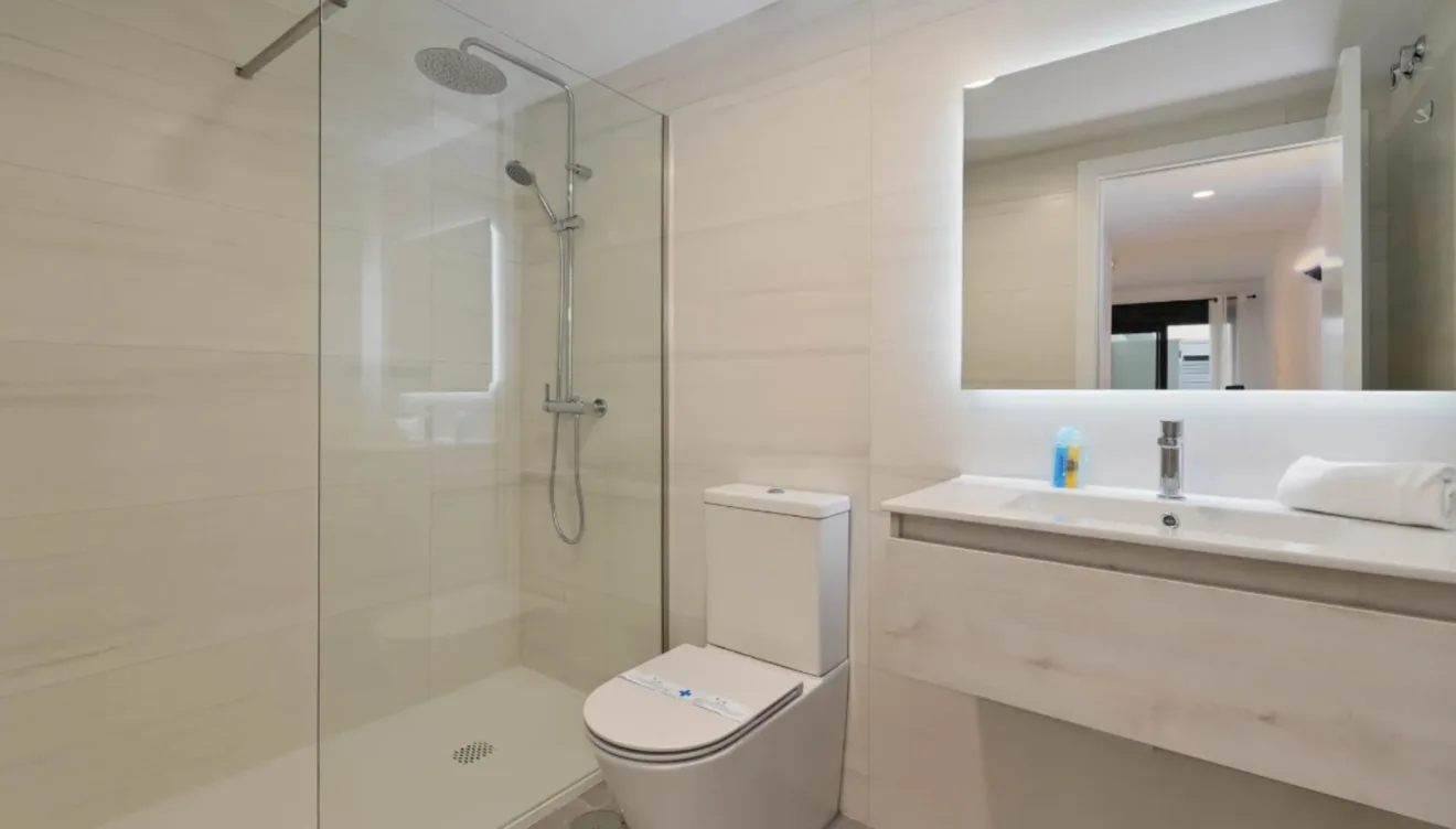 Baños elegantes para tu estadía