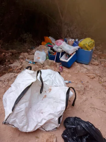 Basura en la cala dels Testos de Benitatxell 03