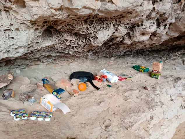 Imagen: Basura en la cala dels Testos de Benitatxell 10