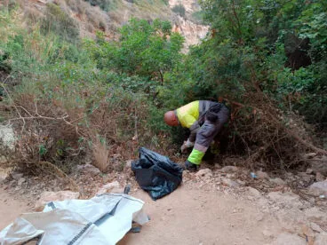 Basura en la cala dels Testos de Benitatxell 12