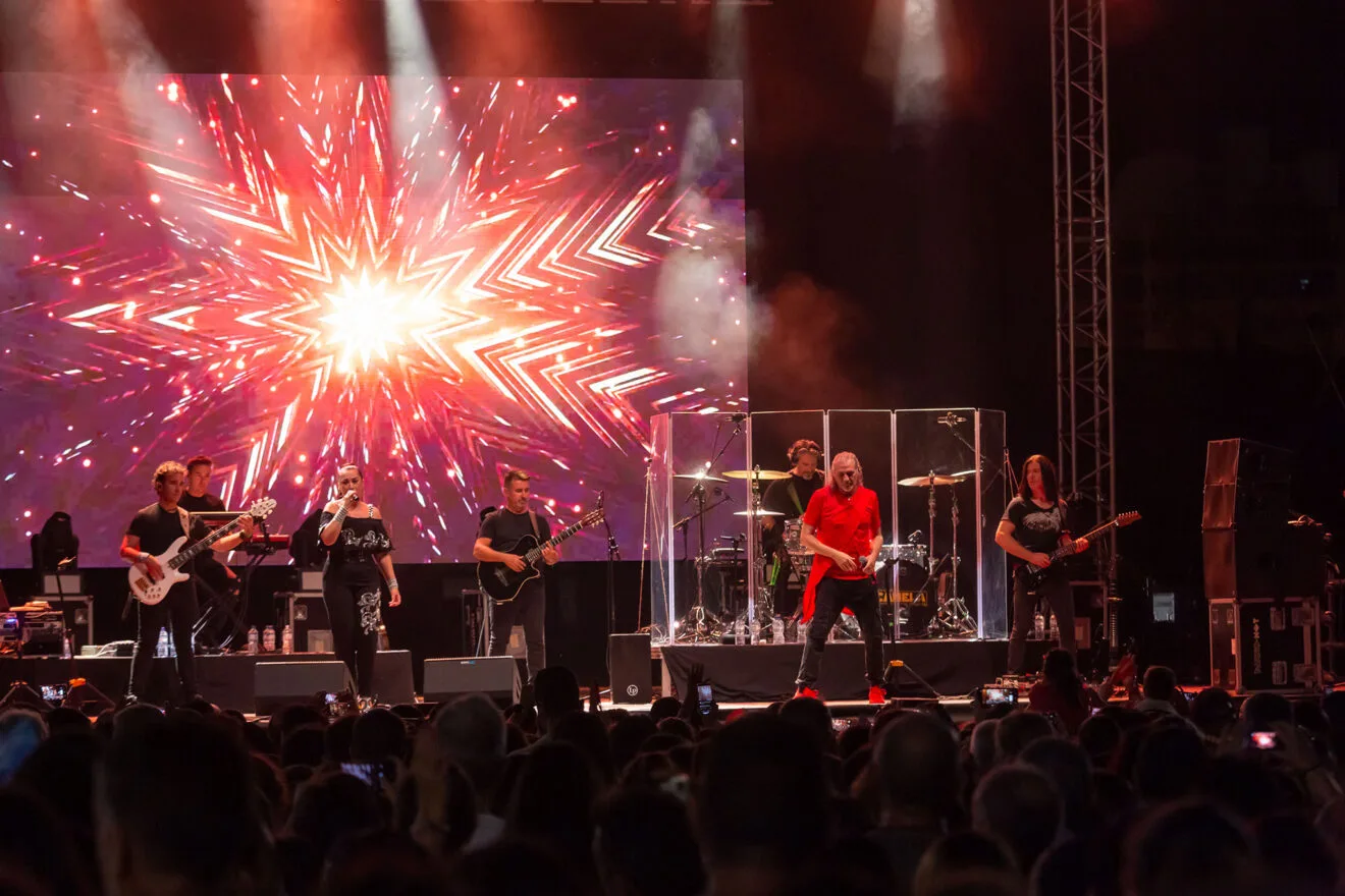 Camela sobre el escenario del Calpe Pop Festival de Calp