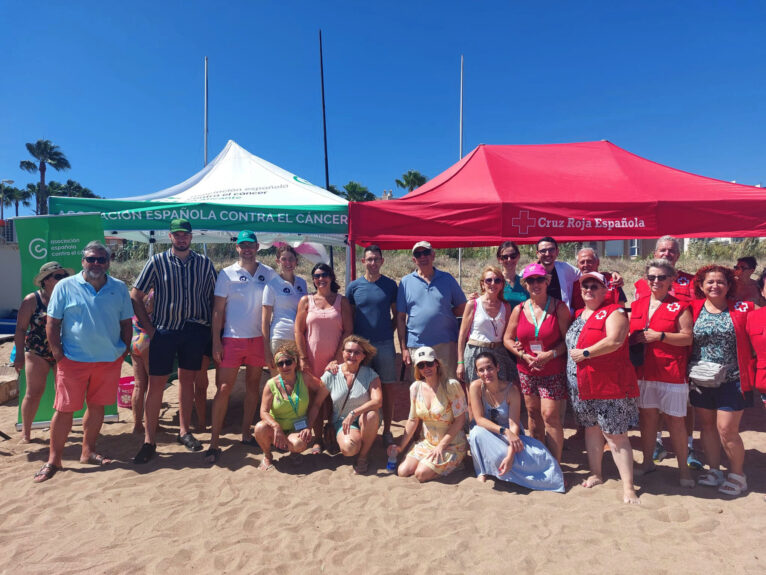 Campaña de Prevención Solar de la AECC en la playa de l'Estanyó Nord de Dénia