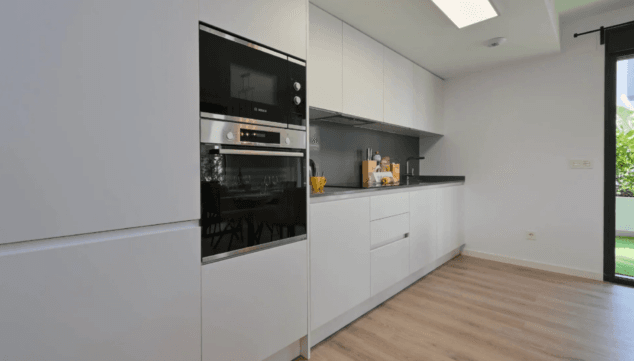 cocina moderna y equipada bien distribuida