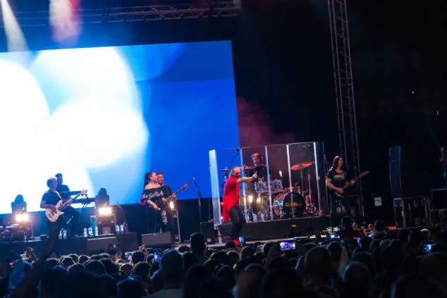 Camela hace vibrar a sus fans en un abarrotado parc de la Creativitat la primera noche del Calpe Pop Festival 36 concierto de camela en calp 09