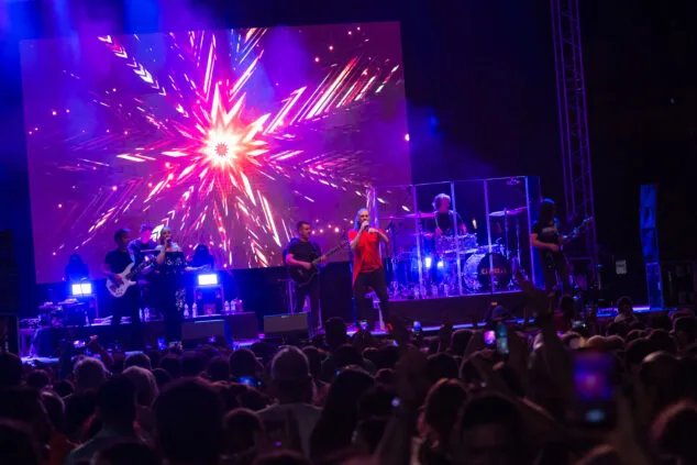 Camela hace vibrar a sus fans en un abarrotado parc de la Creativitat la primera noche del Calpe Pop Festival 35 concierto de camela en calp 10