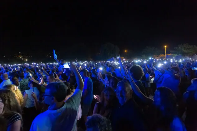 Camela hace vibrar a sus fans en un abarrotado parc de la Creativitat la primera noche del Calpe Pop Festival 8 concierto de camela en calp 37