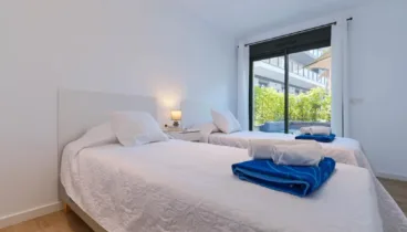 Dormitorio luminoso con acceso a la terraza cubierta