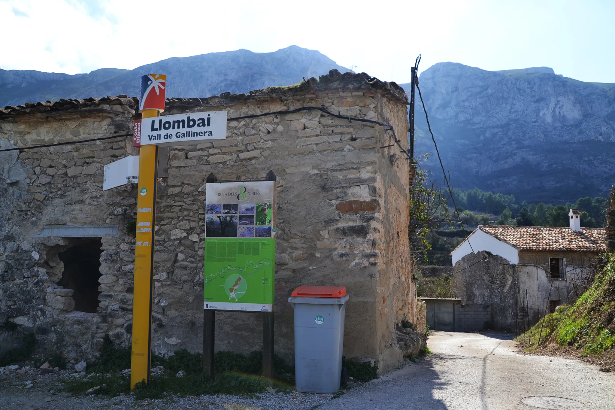 entrada a llombai