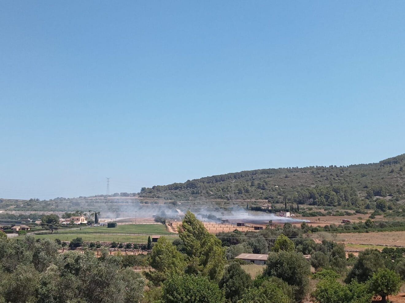Estado del incendio alrededor de las 15:00 horas
