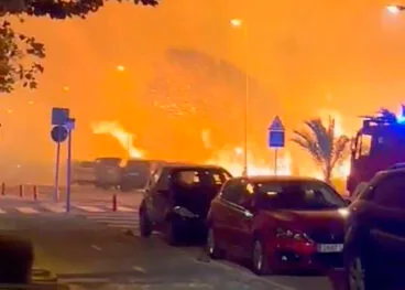 incendio provocado por el castillo de fuegos artificiales junto a los banos de la reina de calp