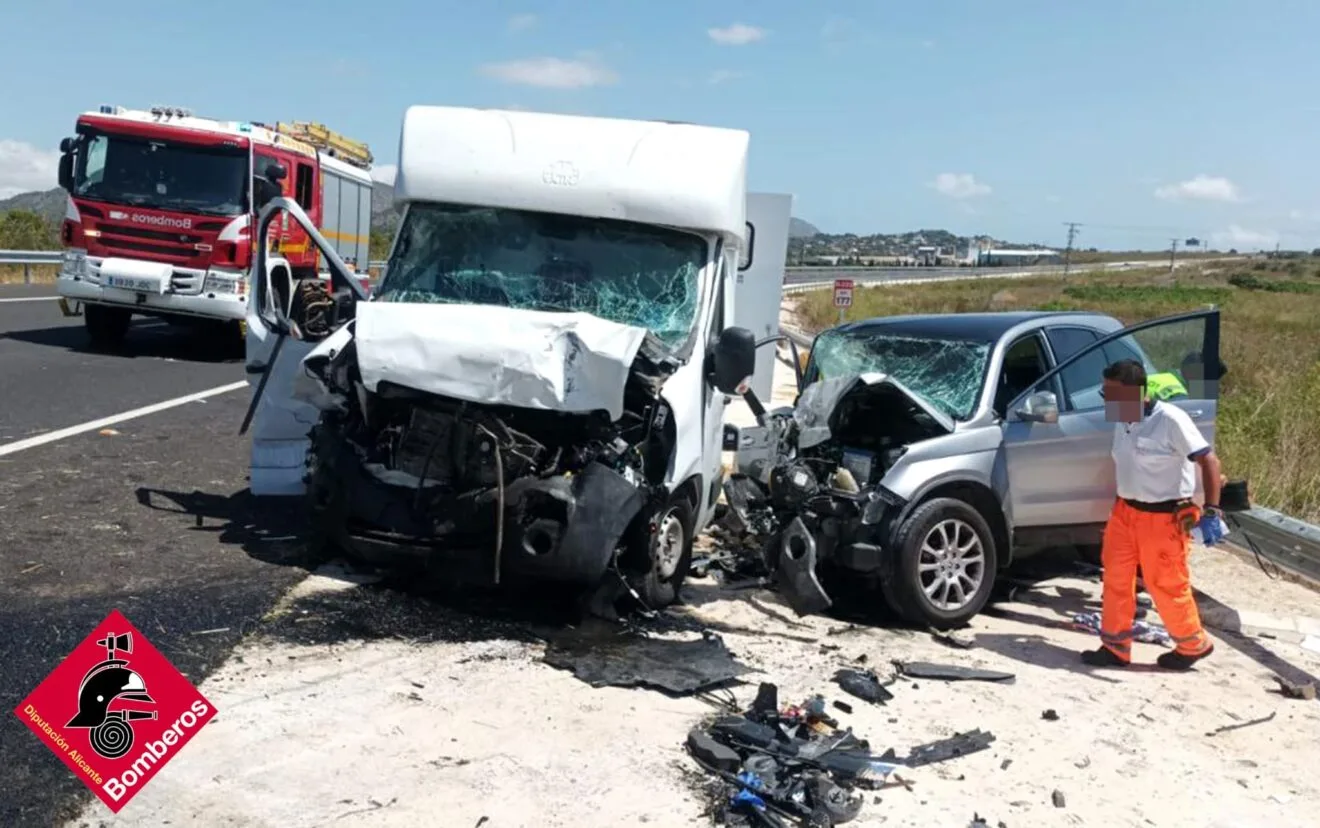 Los dos vehículos implicados en el accidente