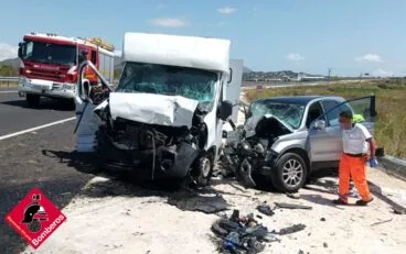 Los dos vehículos implicados en el accidente