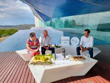 maite serrat raul llobell y evarist miralles en la presentacion de la xii alere dolia muestra de enoturismo y gastronomia del auditori teulada moraira