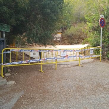 Precinto en los accesos al Parque Natural del Montgó