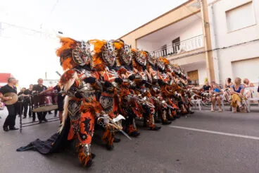 Primera escuadra de la filà mora l’Alberca en el desfile de Moros i Cristians de Els Poblets