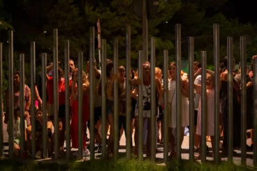 Público fuera del recinto del concierto de Camela en Calp