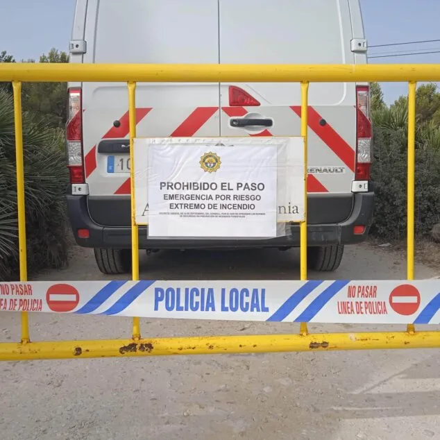 Imagen: Señal de prohibición de acceso al Parque Natural del Montgó