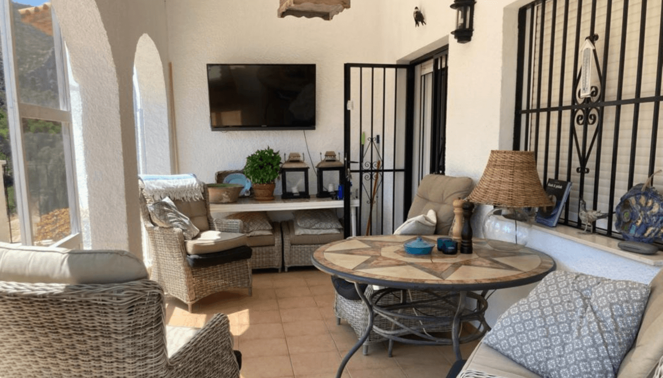 Agradable porche cerrado para disfrutar los días de invierno