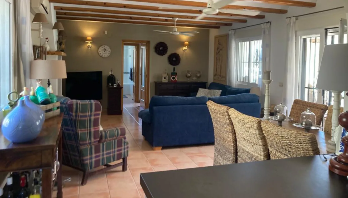 Comedor y sala de estar diáfana para disfrutar en familia y con amigos
