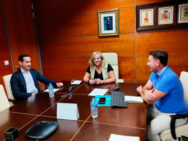 Imagen: El alcalde de Benissa, Arturo Poquet, la alcaldesa de Calp, Ana Sala, y el edil de Medio Ambiente calpino, Pere Moll, en la reunión