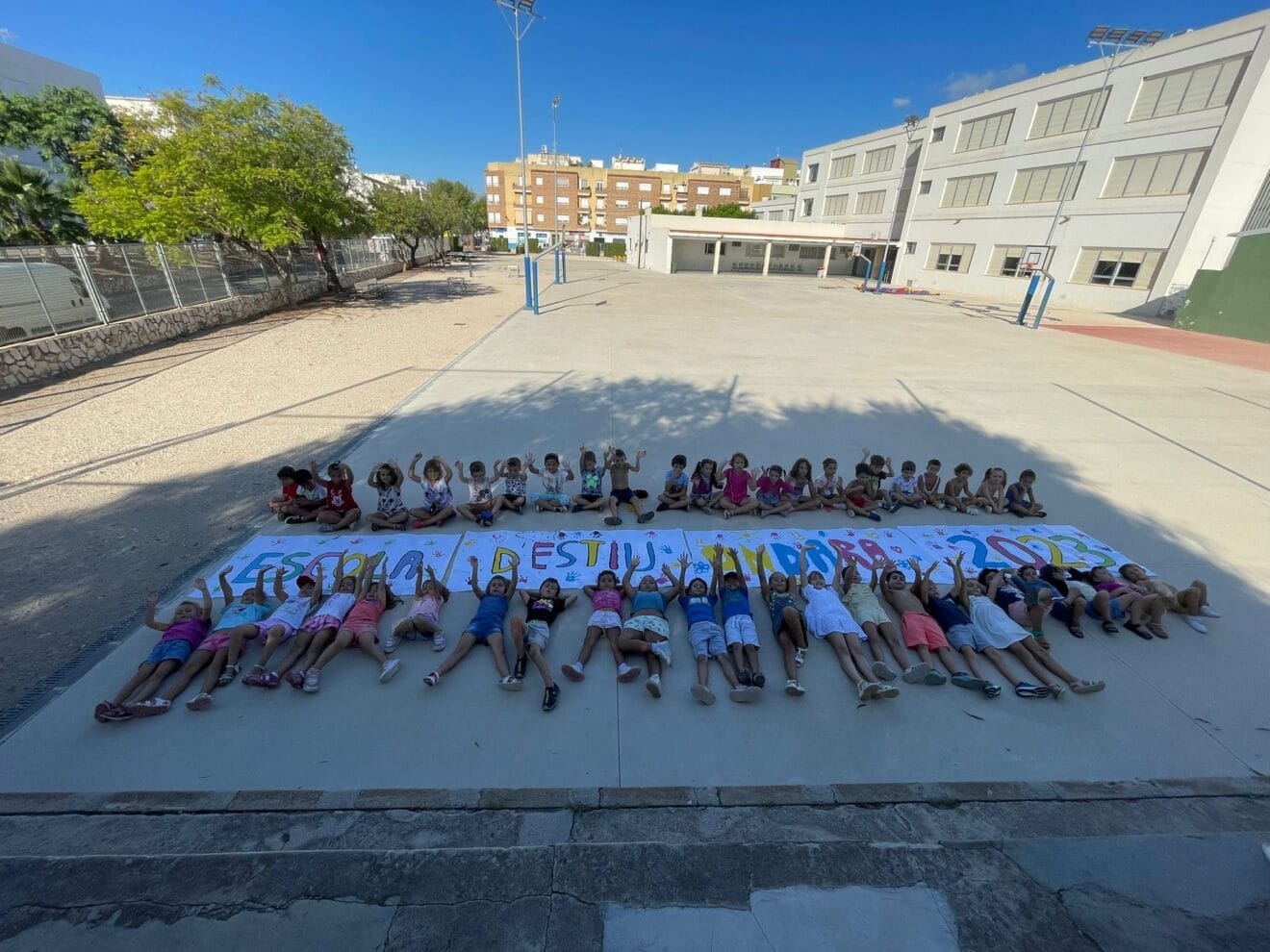 Alumnos en la escuela educativa de Ondara