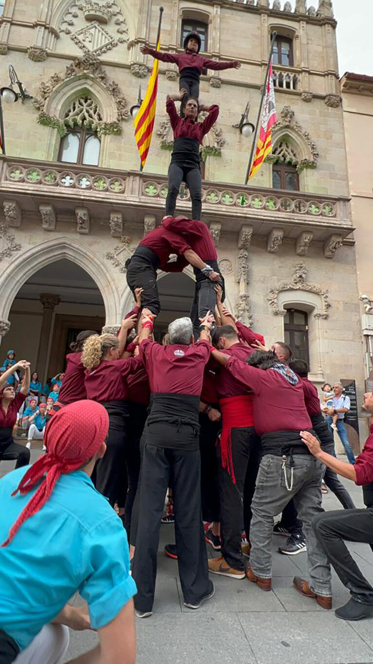 Figura de cuatro alturas de la Muixeranga de Segària en Terrassa