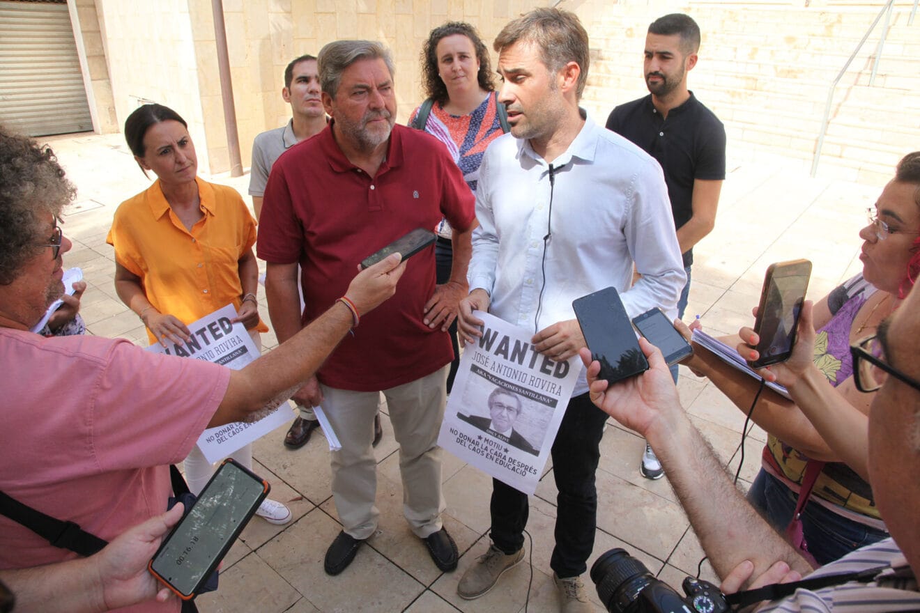 Gerard Fullana junto a Rafa Carrió y más representantes de Compromís de la Marina Alta