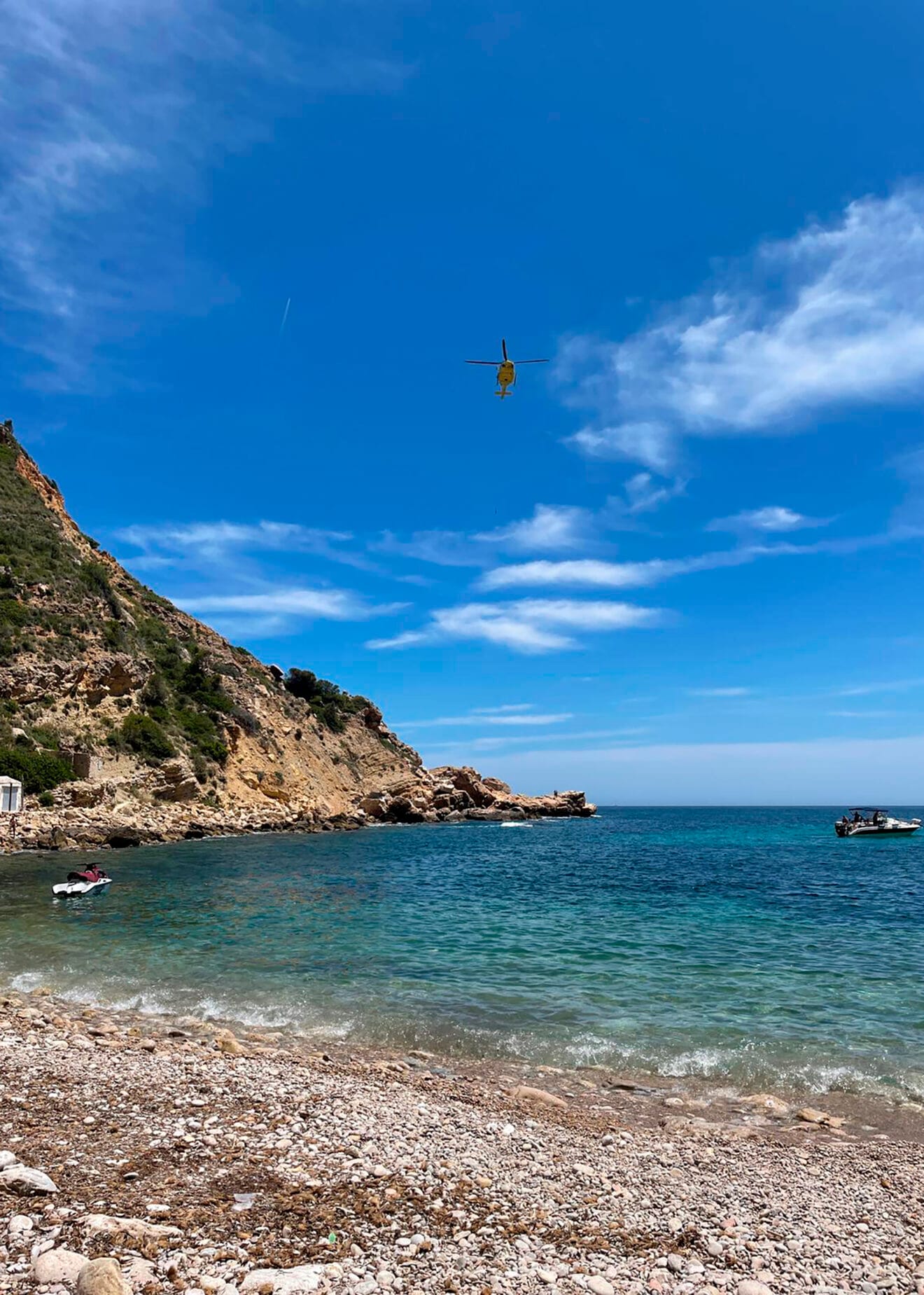 Helicóptero de rescate de Bomberos en Benitatxell