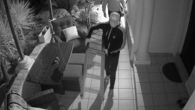 Imagen: Imágenes captadas durante uno de los robos en una vivienda de la Marina Alta