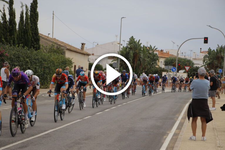 La Vuelta Ciclista a España 2023 saliendo de Els Poblets