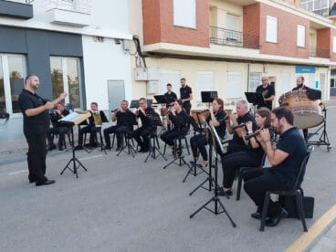 Músicos durante el concierto de inauguración del Centre Social del Verger – Facebook de La Gent Gran del Verger