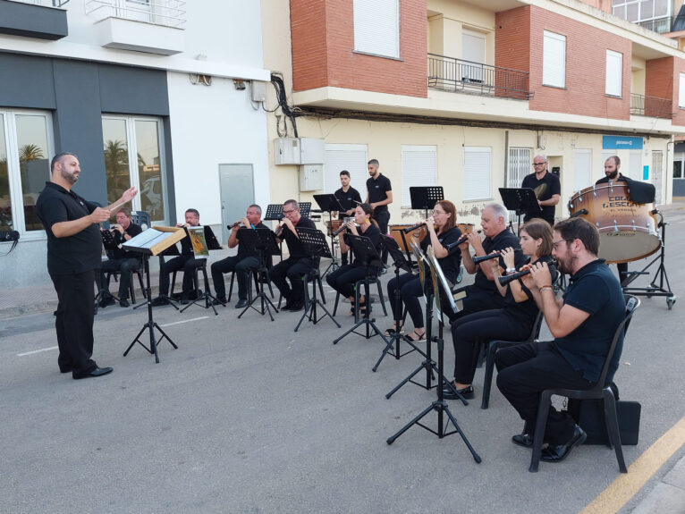 Músicos durante el concierto de inauguración del Centre Social del Verger - Facebook de La Gent Gran del Verger