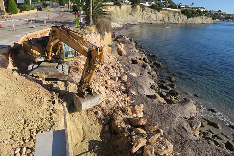 Obras en la cala Calalga de Calp