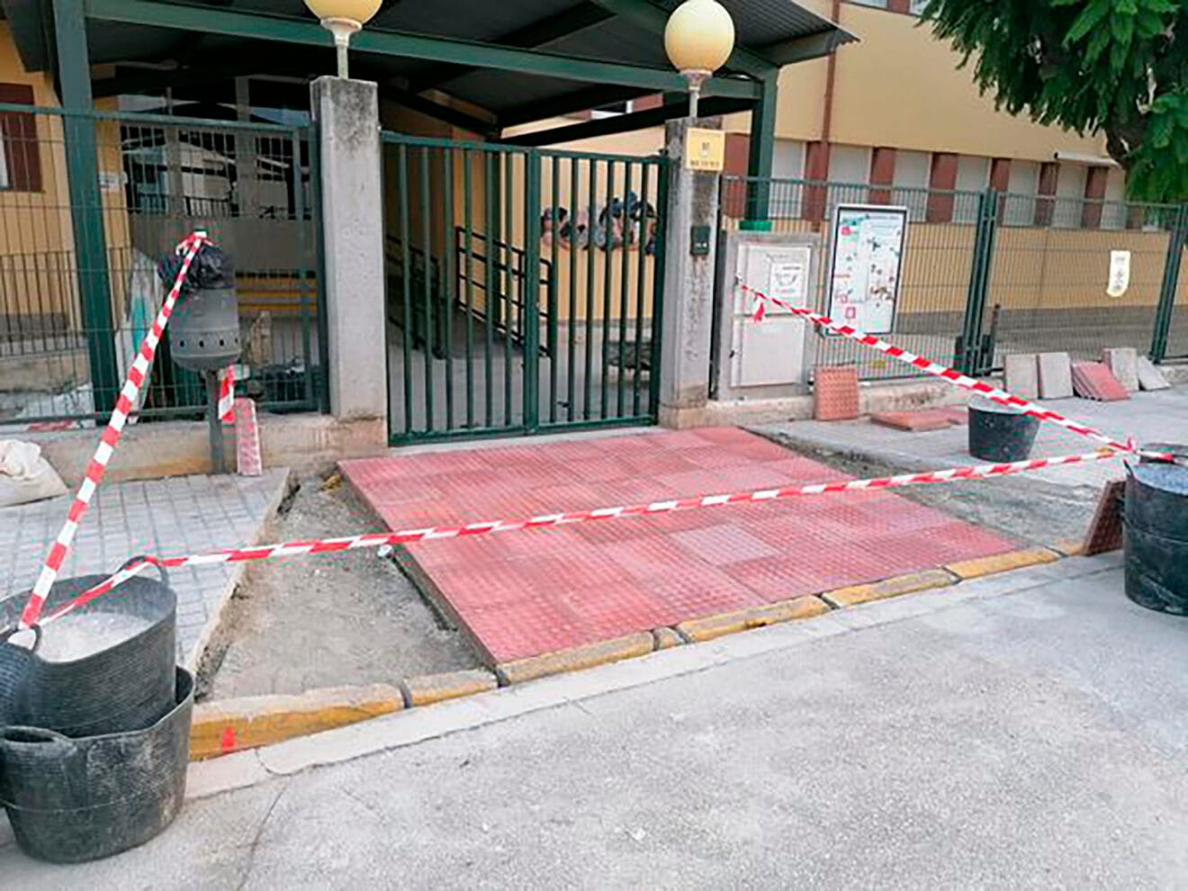 Obras para adecuar el acceso al centro de Educación Infantil Marjals de Ondara