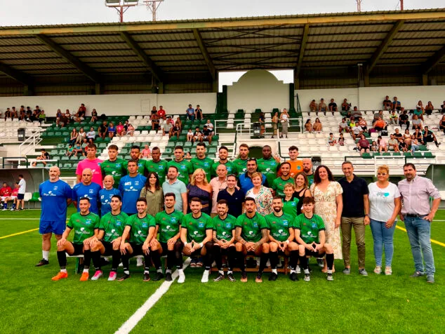 Imagen: Presentació del primer equipo U.D. Calpe