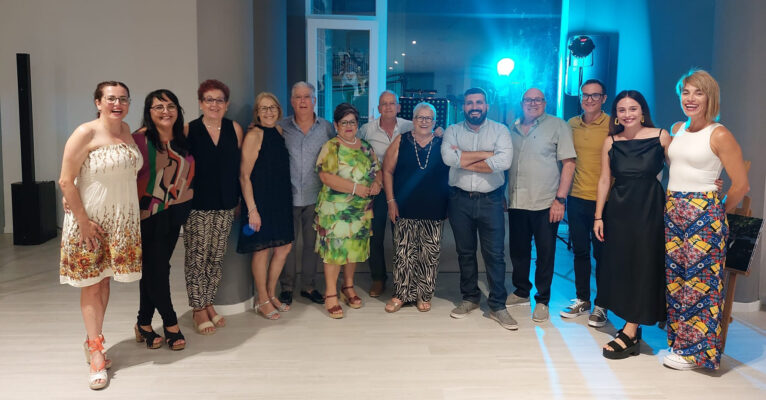 Representantes políticos junto a la Gent Gran del Verger en el nuevo Centre Social - Facebook de La Gent Gran del Verger