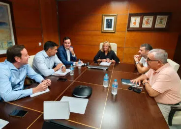 Reunión entre las autoridades locales de Calp y la empresa Acciona