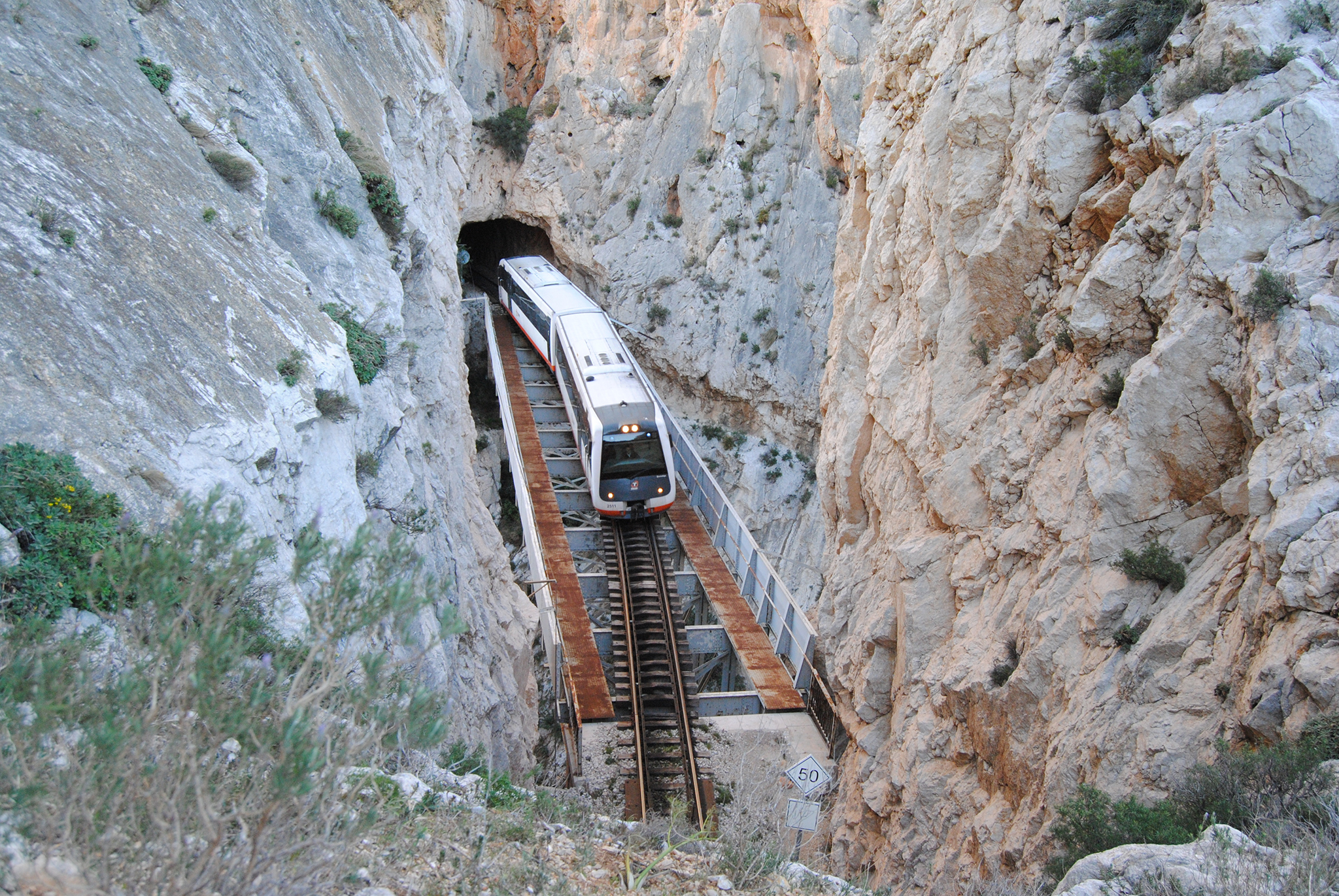 tram dalacant atravesando el mascarat archivo