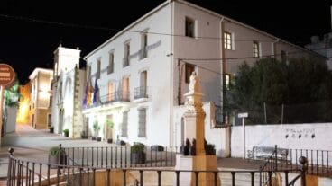 ajuntament dondara de noche archivo