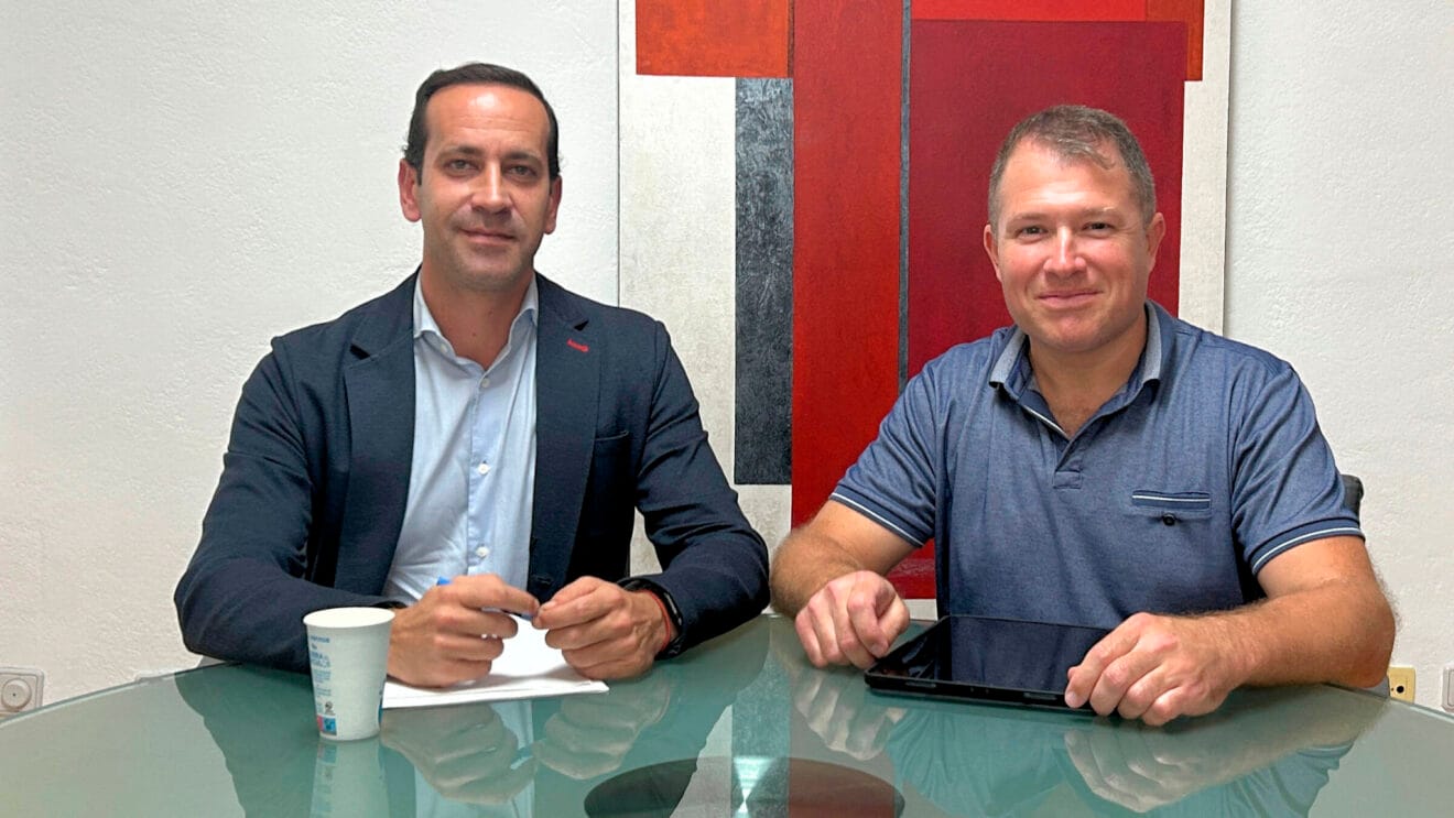 Arturo Poquet, alcalde de Benissa, y Vicent Ferrer, regidor de Hacienda, en una comparecencia ante los medios de comunicación