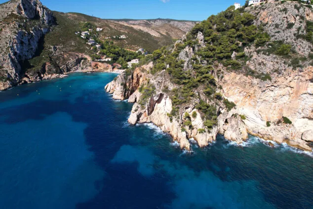 Imagen: Cala de la Granadella desde el mar