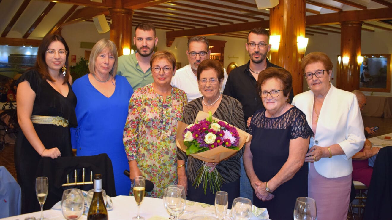 Comida de hermandad de la Asociación de Pensionistas y Jubilados de Benitatxel en la Semana del Mayor