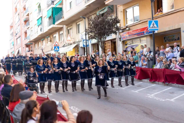 Los Moros y Cristianos de Calp vuelven a deslumbrar con su gran entrada 6 desfile de moros y cristianos de calp 2023 04