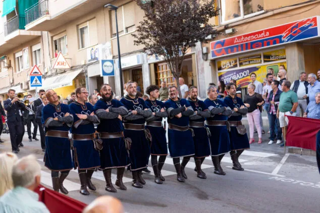 Los Moros y Cristianos de Calp vuelven a deslumbrar con su gran entrada 8 desfile de moros y cristianos de calp 2023 06