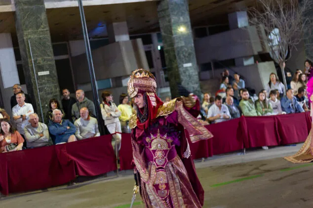 Los Moros y Cristianos de Calp vuelven a deslumbrar con su gran entrada 104 desfile de moros y cristianos de calp 2023 103