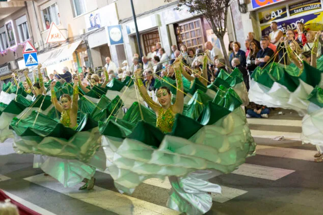Los Moros y Cristianos de Calp vuelven a deslumbrar con su gran entrada 125 desfile de moros y cristianos de calp 2023 124