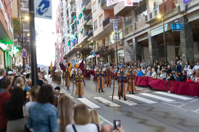 Los Moros y Cristianos de Calp vuelven a deslumbrar con su gran entrada 29 desfile de moros y cristianos de calp 2023 27