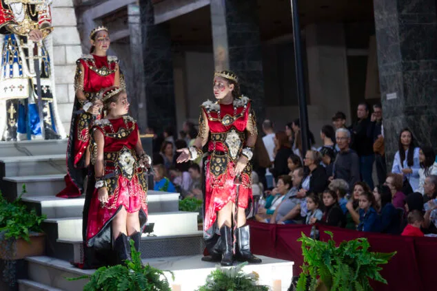 Los Moros y Cristianos de Calp vuelven a deslumbrar con su gran entrada 31 desfile de moros y cristianos de calp 2023 29