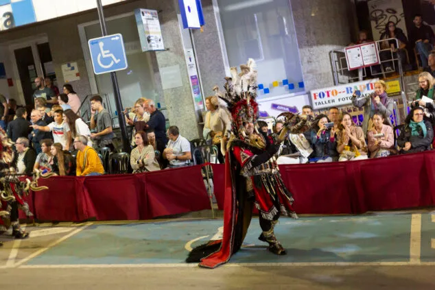 Los Moros y Cristianos de Calp vuelven a deslumbrar con su gran entrada 69 desfile de moros y cristianos de calp 2023 68